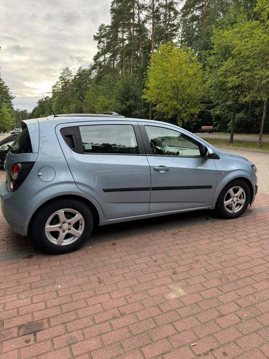 Chevrolet  Aveo.