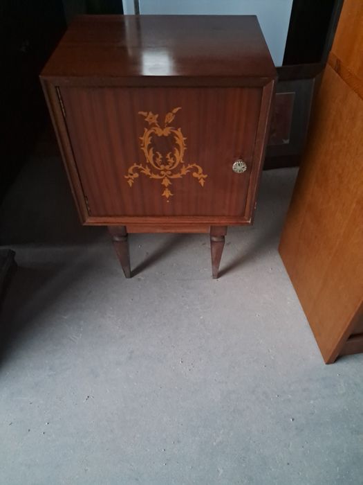 Mesa de cabeceira d Maria