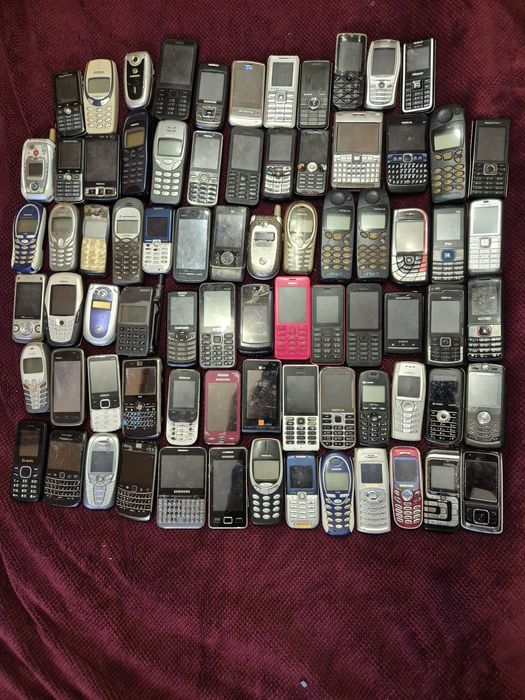 Мобільні телефони лотом