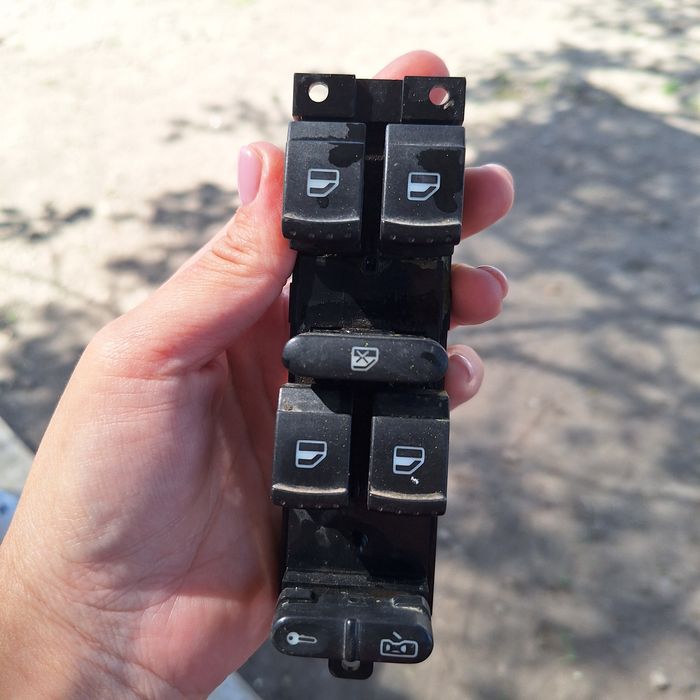 Кнопки на стіклопідйомник passat b5 ( оригінал)