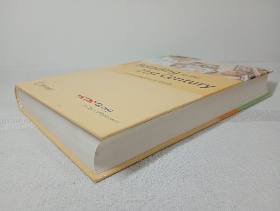 Retailing In The 21th Century. Manfred Krafft