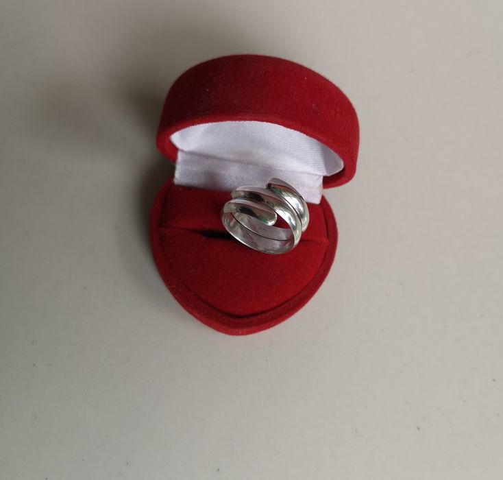 artystyczny pierścionek spirala srebro