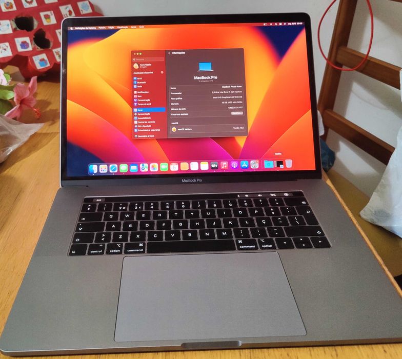 Apple MacBook Pro (15-inch, 2019, Four Thunderbolt 3 ports), 16GB