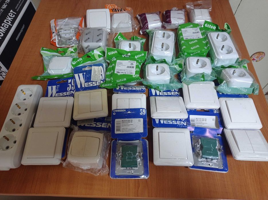 Продам  вимикачі та розетки