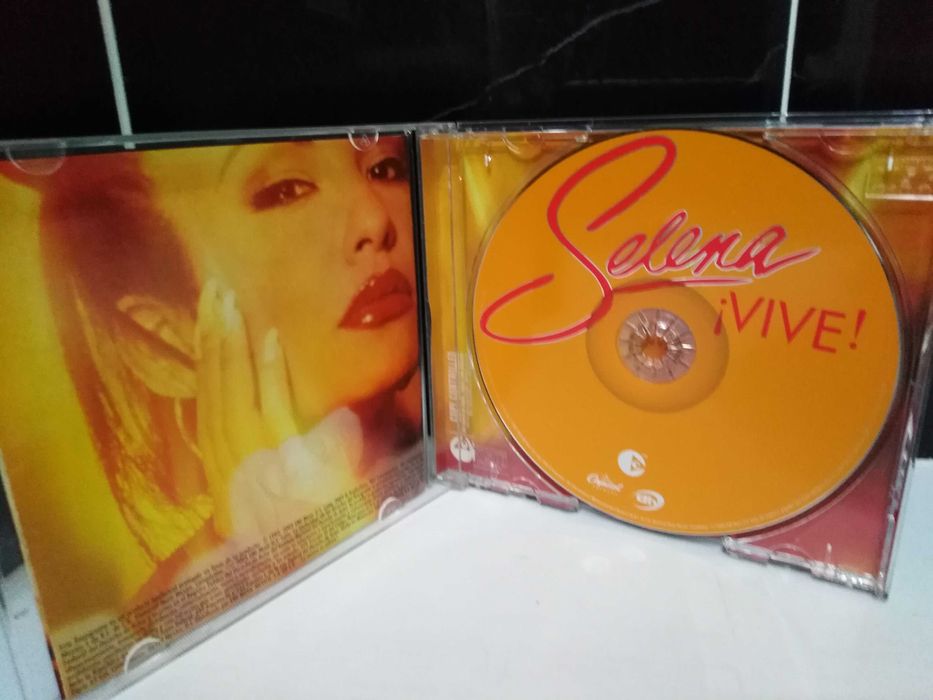 Cd Selena !Vive! Tributo com a voz de vários artistas.