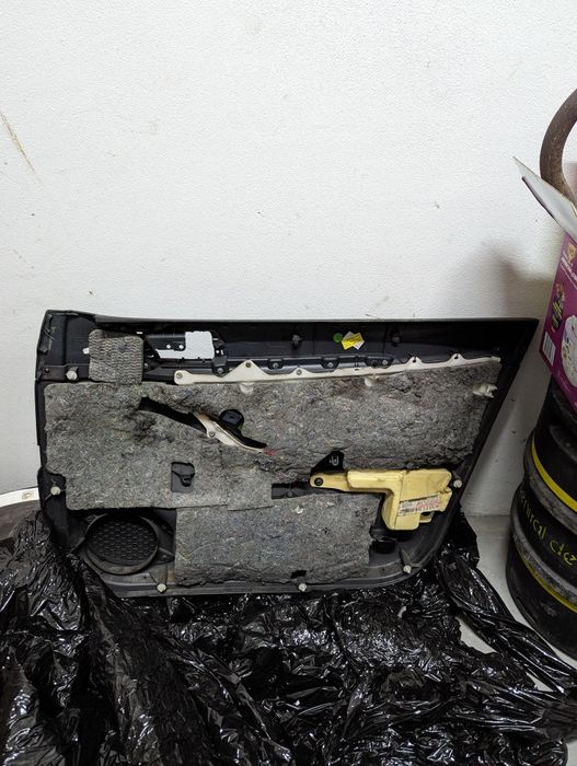 Quartela porta Toyota  Avensis t25