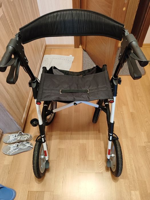 Ходунки на колесах (ролатор)