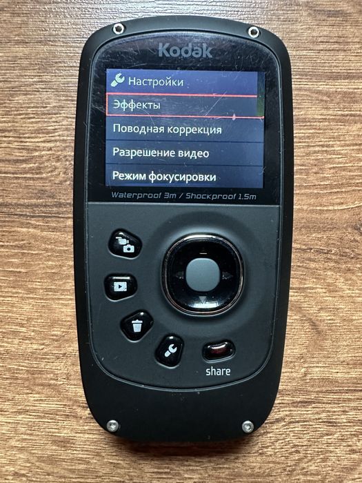 Продам цифровую видеокамеру Kodak ZX5 Play Sport.