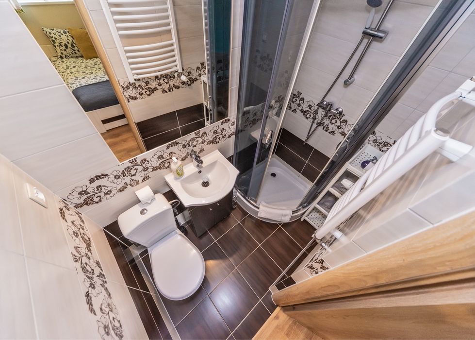 Lato  w górach, nad jeziorem . Apartamenty  z balkonami