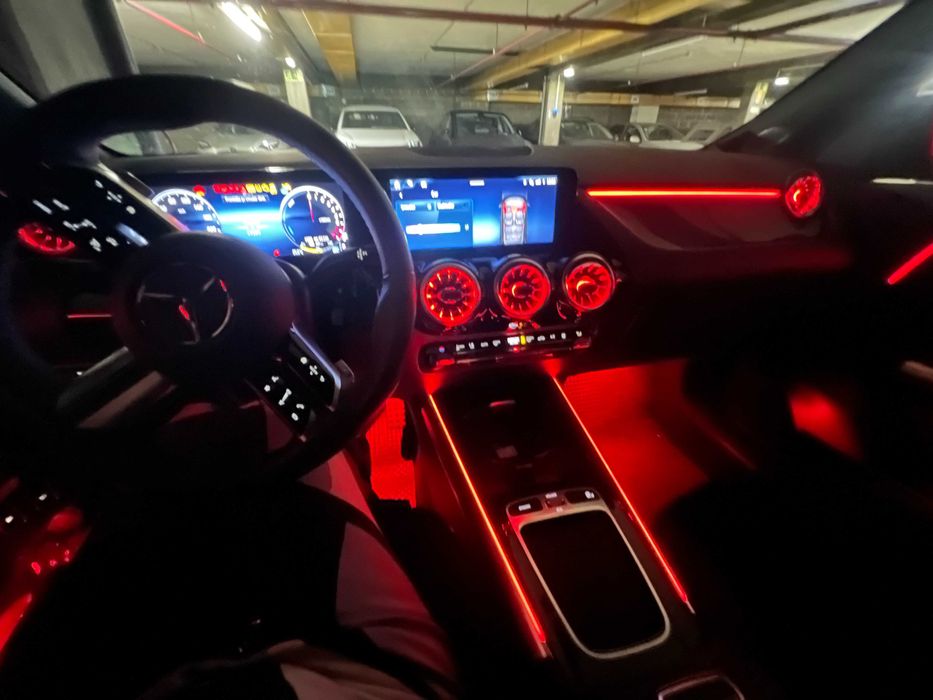 Mercedes GLA250e, AMG, com vários packs extra, garantia original