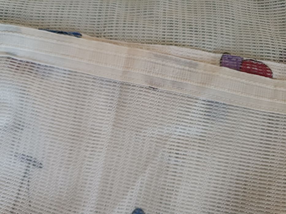 Нові штори на вікно кухні.