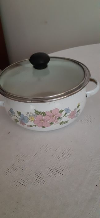 Garnki emaliowane I miseczka PRL