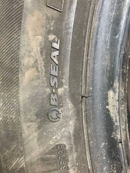 Шини Bridgestone 235/55r18 Комплект б/у склад Оригінал