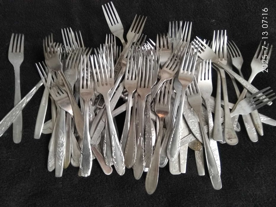 Вилки - 90 шт. Ложки - 50 шт. Чайн - 7 шт. Ножи - 6 шт - Б У -