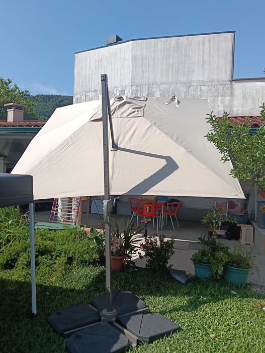Guarda sol tenda e bancos