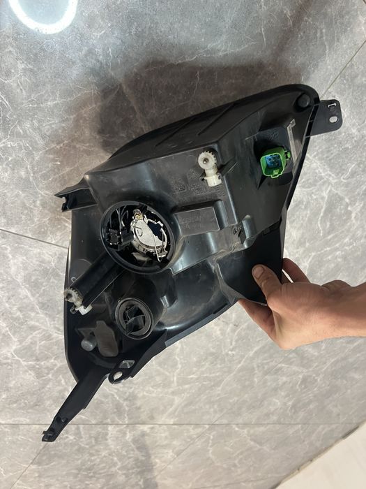 2S6x13W029BJ Фара передня права на Ford Fiesta 2002-2005