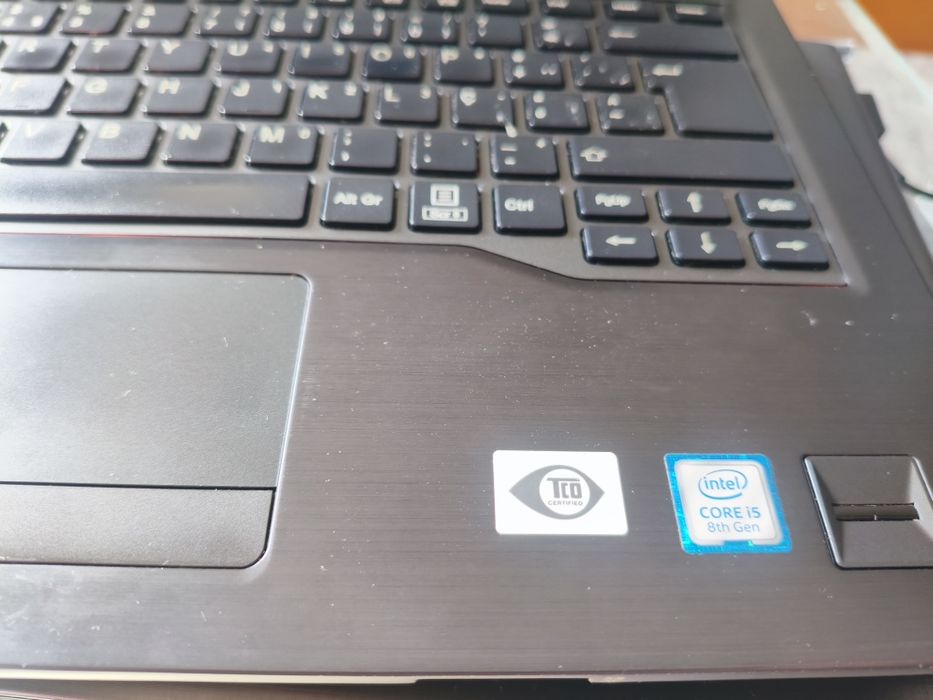 Fugitsu lifebook U 748  com avaria