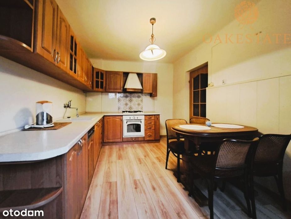 Piętrowy dom z działką spokojna okolica