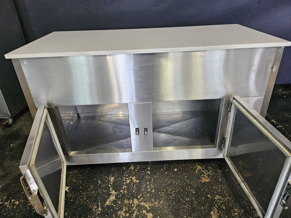 Bancada de trabalho com tampo em pedra