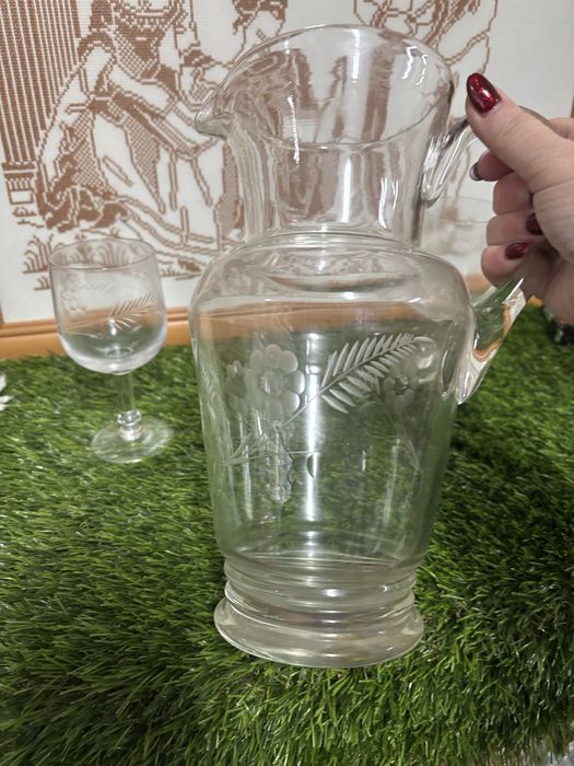 Jarra antiga lapidadacom 2 copos