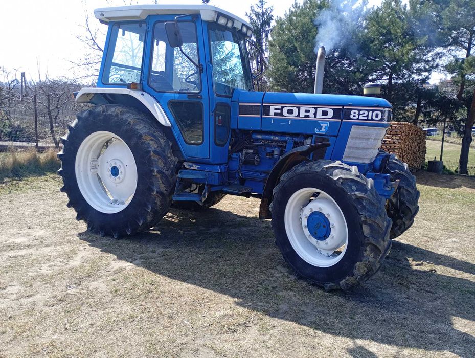 Ford 8210, New Holland