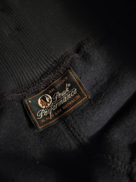 Spodnie dresowe Peak Performance ocieplane na zimę