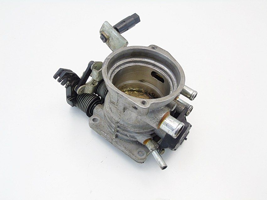 Przepustnica 2.0 16V Saab 9-3 900 Ii 9000 9166612