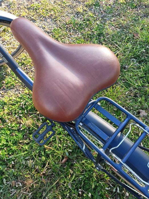 Rower damski croos city z przerzutkami shimano i koszykiem.