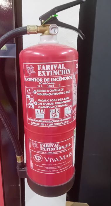 Conjunto de 2 extintores PARA DESOCUPAR (Pó ABC 6kg + CO2 2kg)