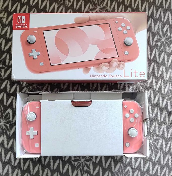 Nintendo Switch Lite, nowa, z oryginalnym pudełkiem oraz ładowarką.