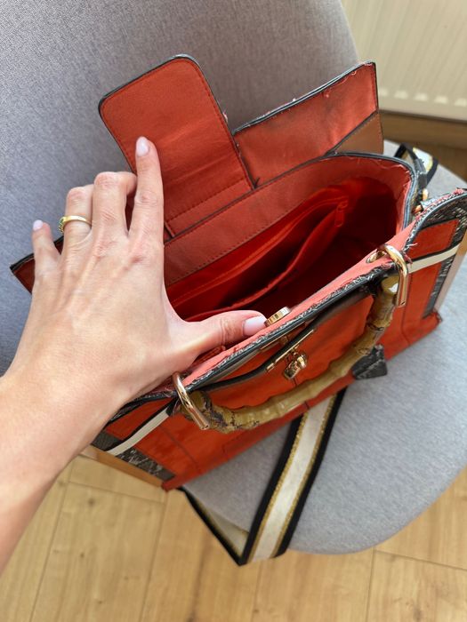 Жіноча сумка від River Island, колір червоний, розмір 31,5 смх23 см