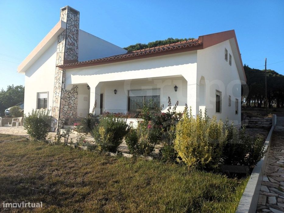 Moradia em terreno de 6800m2