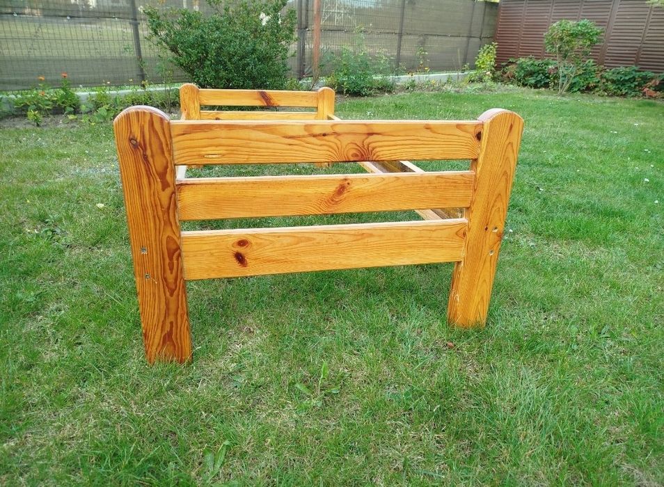 Sprzedam łóżko sosnowe.