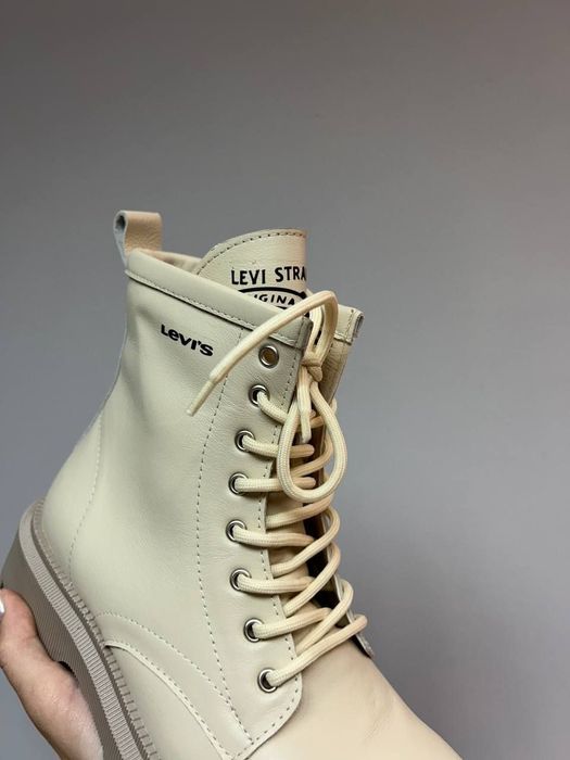 ЦІНА ТАКОГО ВІД 3000!Жіноче зимове взуття Levi's,брендові  чоботи бежеві шкіряні ,коричневі зимові кросівки,високі,на хутрі
