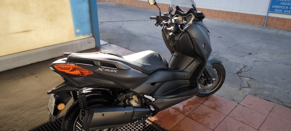 Yamaha XMAX 300 como nova