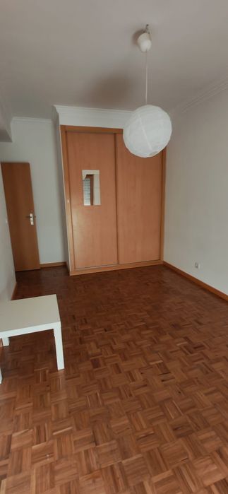 Arrendo Apartamento T4