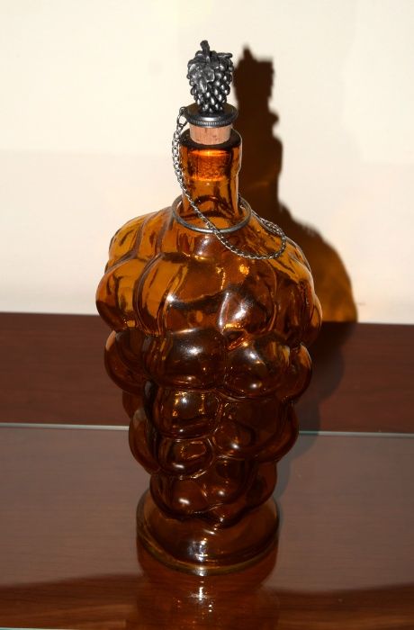 Garrafa decorativa em forma cacho de uvas - década 50