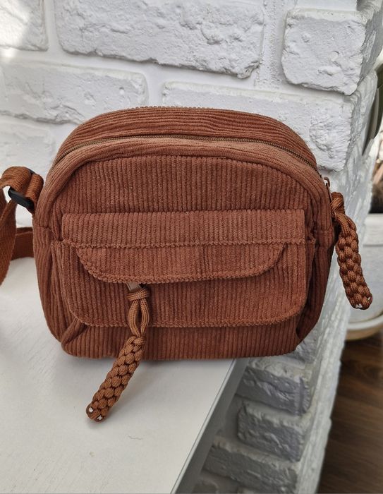 Маленька сумочка через плече з вельвету