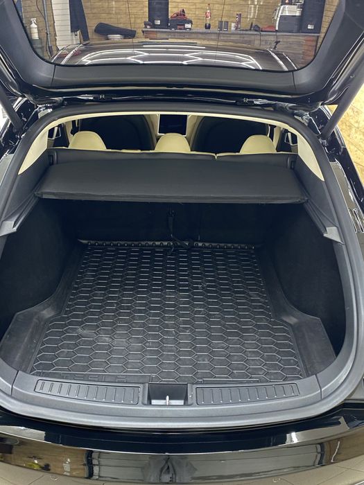 Tesla S 2014г  супер состояние