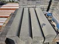 Krawężnik najazdowy szary