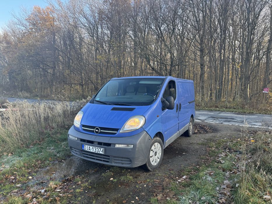 Opel Vivaro 1.9di 2004r blaszak 3 os drzwi z dwoch stron bdb stan hak