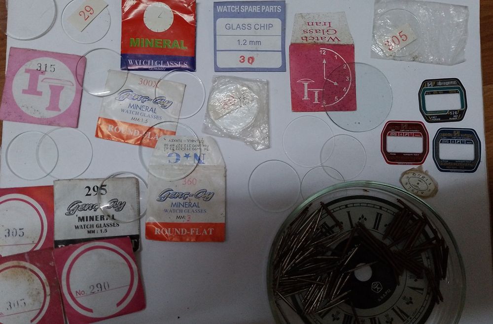 Циферблати та запчастини