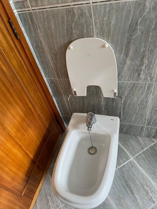 Bidé Roca Branco com torneira e tampa