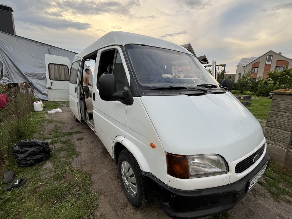 Форд транзіт.