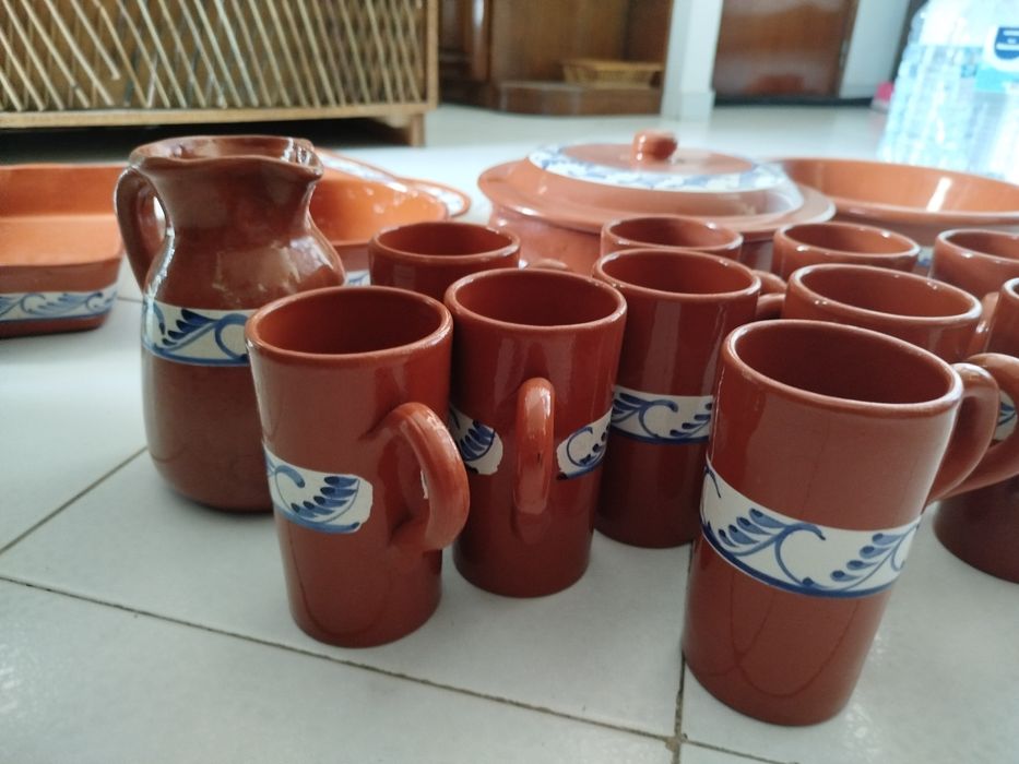 Serviço / Lote de Louça Regional de Barro Vidrado Pintado à Mão - Estilo Alentejano / Nisa