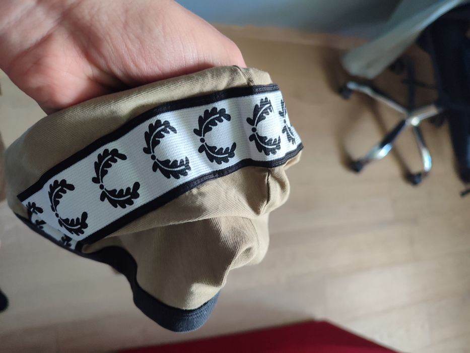 Футболка Fred Perry на лампасах