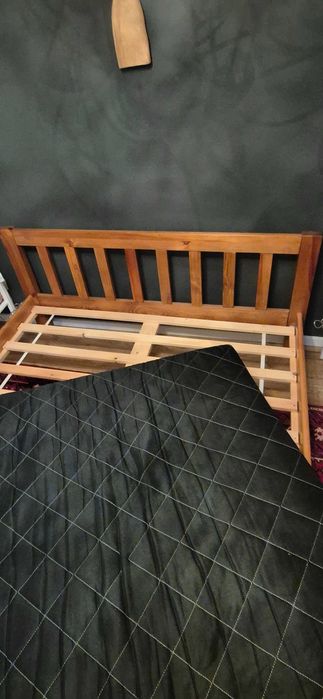 Sprzedam łóżko drewniane z materacem 160×200