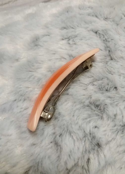 Spinka klamra do włosów.