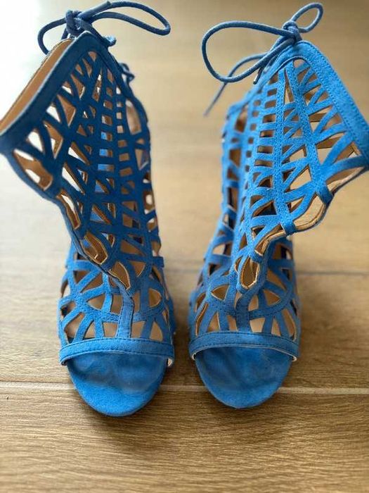 Buty damskie na obcasie Sans Marque