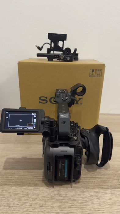 sony camera  fx6 + cage tilta